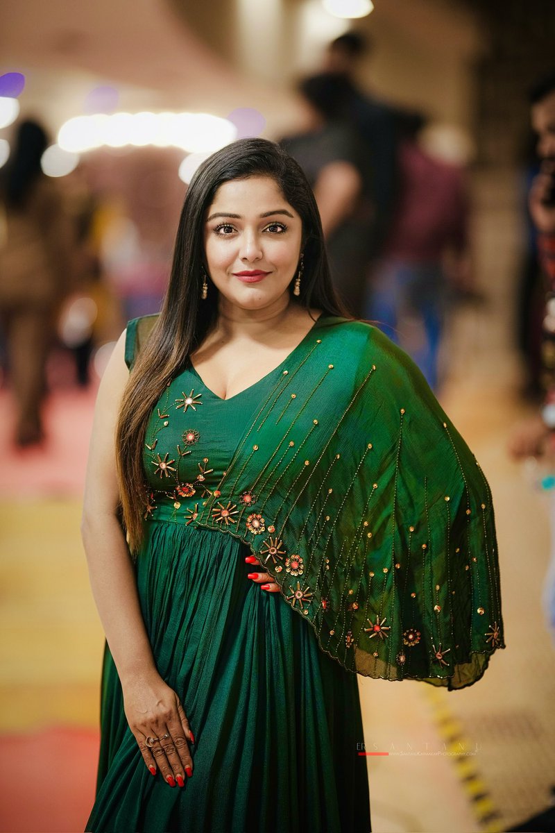 sayantani8's tweet photo. #tv9bangla #ghorerbioscope2024 #redcarpet 💚
#december2nd #RecentThrowback
Outfit - @_aarjujain
@Tv9_Bangla https://t.co/nZj2FGEB6J