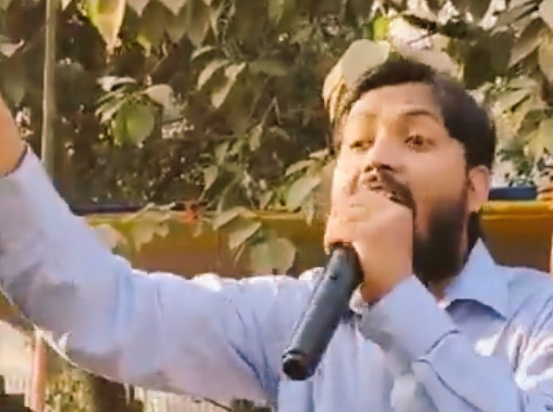 Joharfighter's tweet image. खान सर की गिरफ्तारी ने केवल छात्रों की आवाज़ दबाने का प्रयास ही नहीं बल्कि बिहार सरकार की शिक्षा विरोधी मानसिकता को भी दिखाती है BPSC PT नॉर्मलाइजेशन का विरोध करना गलत नहीं, बल्कि छात्रों के भविष्य के लिए जरूरी है। हम सब खान सर के साथ हैं। #KhanSir #no_normalization_in_bpsc