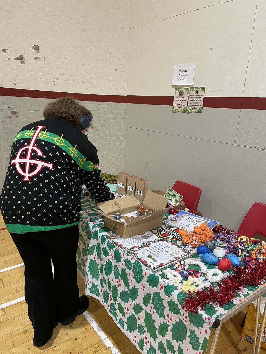 GarnockHE_CS's tweet photo. Lynx busy setting up at #Beith Lights & Laughter tonight, pop in and say hello! ๐ @GarnockCampus @ValmossGarnock @youngenterprise #Terrarium https://t.co/RHZI8BajKK