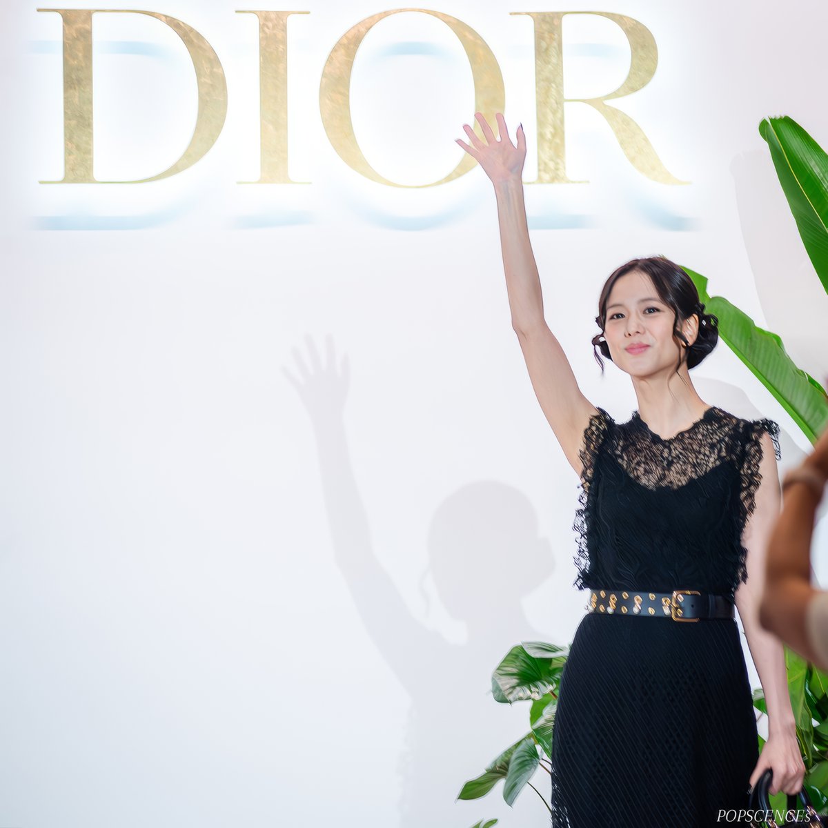 popscences's tweet photo. #JISOO #Dior #DiorGoldHouse
#POPSCENCEs https://t.co/XKJIsERkbP