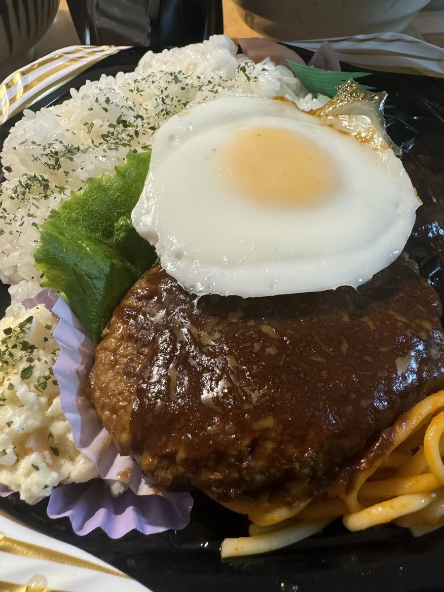 misawa_yoshi's tweet photo. ＃ぐつぐつハンバーグ煮込み
＃フリパの煮込み
#cluster #WINTERMUSICFESTIVAL
煮込まれませんでした。www https://t.co/ZfH2RPuTx0
