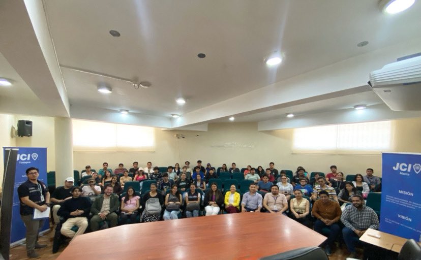 ✍🏼 COMUNICACIÓN EFECTIVA 

Gracias a la invitación del equipo Modus de la Carrera de arquitectura que lo hizo posible. 
En la foto nuestra Presidenta Nacional <a href="/DomenikaSanchez/">Doménika 🐝</a> junto a los líderes de la Carrera de Arquitectura y Funcionarios de la <a href="/JCITosagua/">JCI Tosagua</a> con <a href="/anaikavega/">Anita</a>