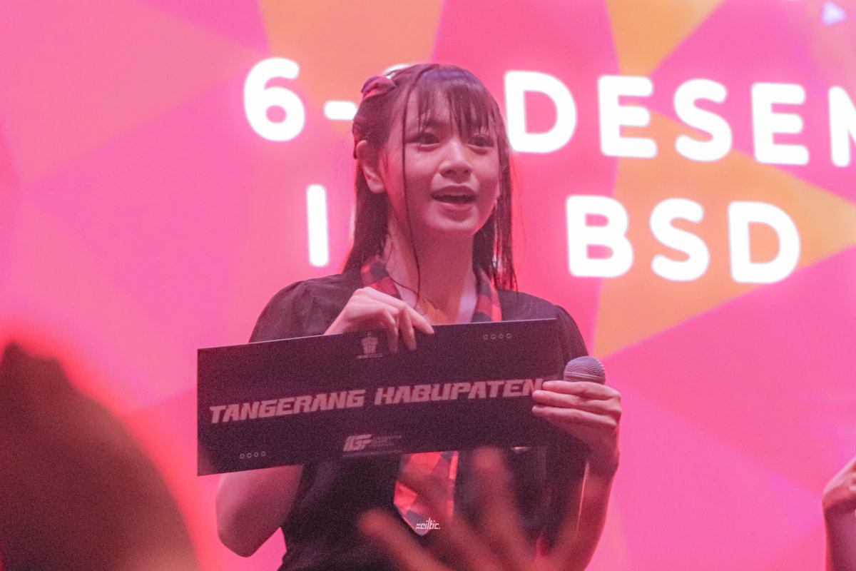 xeiltic's tweet photo. Terkejut! 
@Lily_JKT48 

at IGF ICE-BSD https://t.co/AcWyb1Ts4w