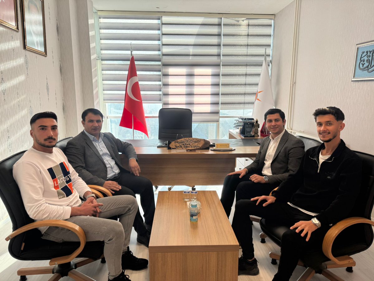 ÜniAK'ta Bugün✨️😎

Doğu Anadolu Bölge Koordinatörümüz <a href="/sametkarakuzu_/">Abdulsamet Karakuzu</a> , Muş ve Bitlis teşkilatlarımızla “Yürütme ve Yönetim Kurulu” toplantısı gerçekleştirdi💼✍🏻

Yapılacak olan faaliyetler ile alakalı istişarelerde bulunuldu📝

📍Muş
📍Bitlis

<a href="/eyupkadirinan/">Eyyüp Kadir İnan</a> 
<a href="/mucahidsuleyman/">Mücahid Süleyman Daldallı</a>