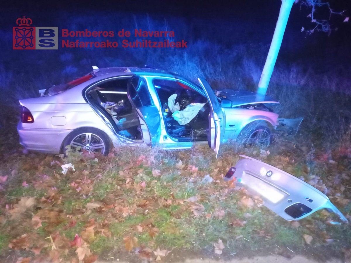 bomberos_na's tweet image. Intervenimos la madrugada del #viernes en #Castejón tras una salida de vía

Un herido leve trasladado al Hospital Reina Sofía de #Tudela

#ParqueTudela
#SVB
@policiaforal_na