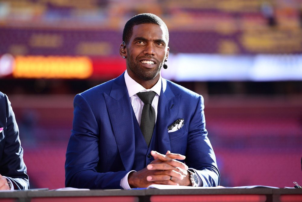 🚨BREAKING: #NFL icon Randy Moss is stepping away from his job at ESPN to deal with his health problems.

ESPN says Moss will be away for an extended time.

THE WHOLE FOOTBALL WORLD IS PRAYING FOR YOU <a href="/RandyMoss/">Randy Moss</a>. We love you and are with you 🙏🙏🙏