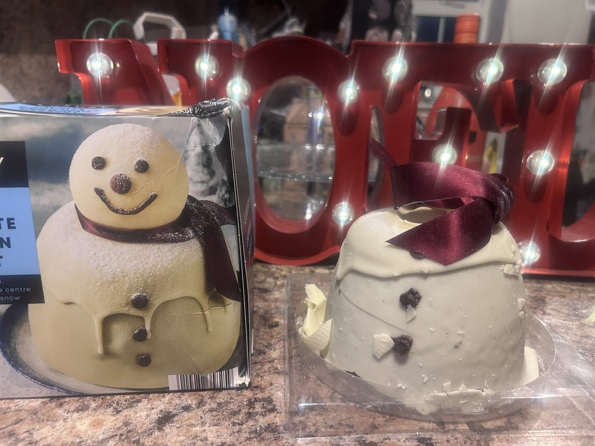Duttyo's tweet photo. @IcelandFoods time to play ‘spot the difference’ with today’s delivery… 

I wonder if anyone can work out why I’ve sent a DM to you already asking for a refund for this… https://t.co/VmM41WktaY