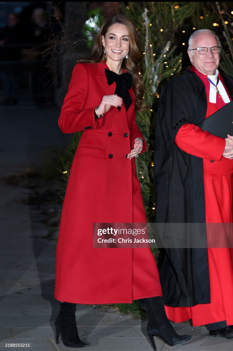 ChrisJack_Getty's tweet photo. The Princess of Wales arrives at her ‘Together at Christmas’ Carol Service at @wabbey tonight 🎄 https://t.co/Bo7tApbO4D