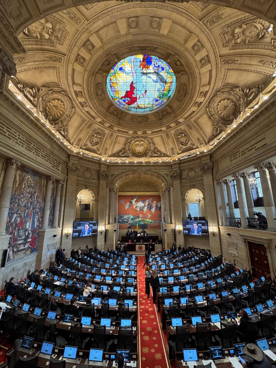 El pasado lunes 2 de diciembre, nuestros personeros, Duncan Valiente y Sergio Botina, representaron con orgullo y excelencia al Reyes Católicos en el Congreso de la República. Gracias a la gestión de la representante a la Cámara, @MirandaBogota quien les brindó esta oportunidad.