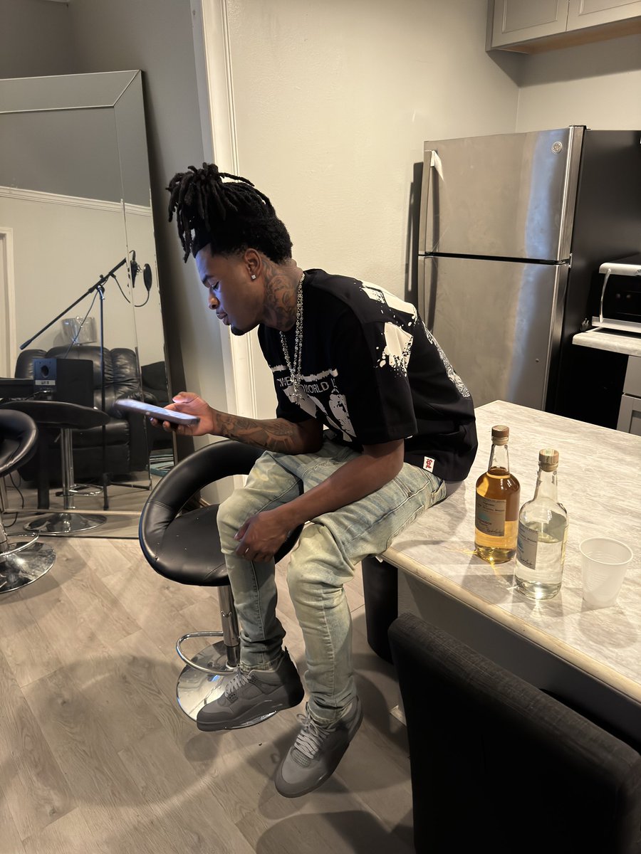teerayy2's tweet photo. Fell 📴❌ https://t.co/d3jNbdLHrX
