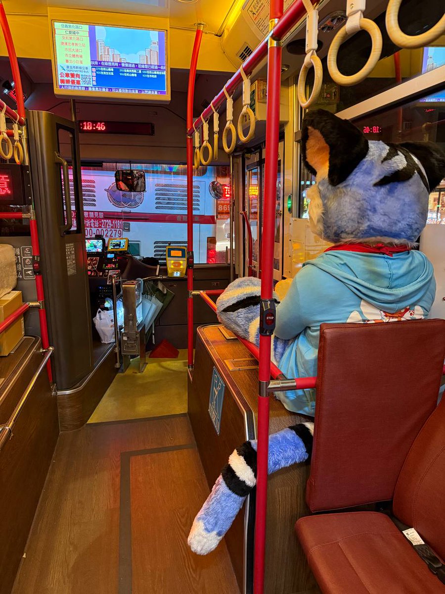 搭公車～

📸 <a href="/luke72397/">琉海 ルカ ⏩</a>

#FursuitFriday