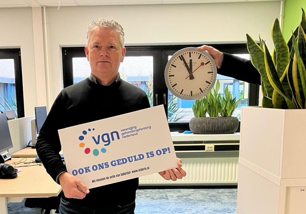 De Tweede Kamer debatteert dinsdag over de uitvoering van het VN-verdrag Handicap. In een Kamerbrief  trekt VGN aan de bel over het gebrek aan voortgang hierin. Ons geduld is op, daarom steunen wij ook de petitie van <a href="/Iederin/">Ieder(in)</a> Lees over de brief en petitie: shorturl.at/oa8tv