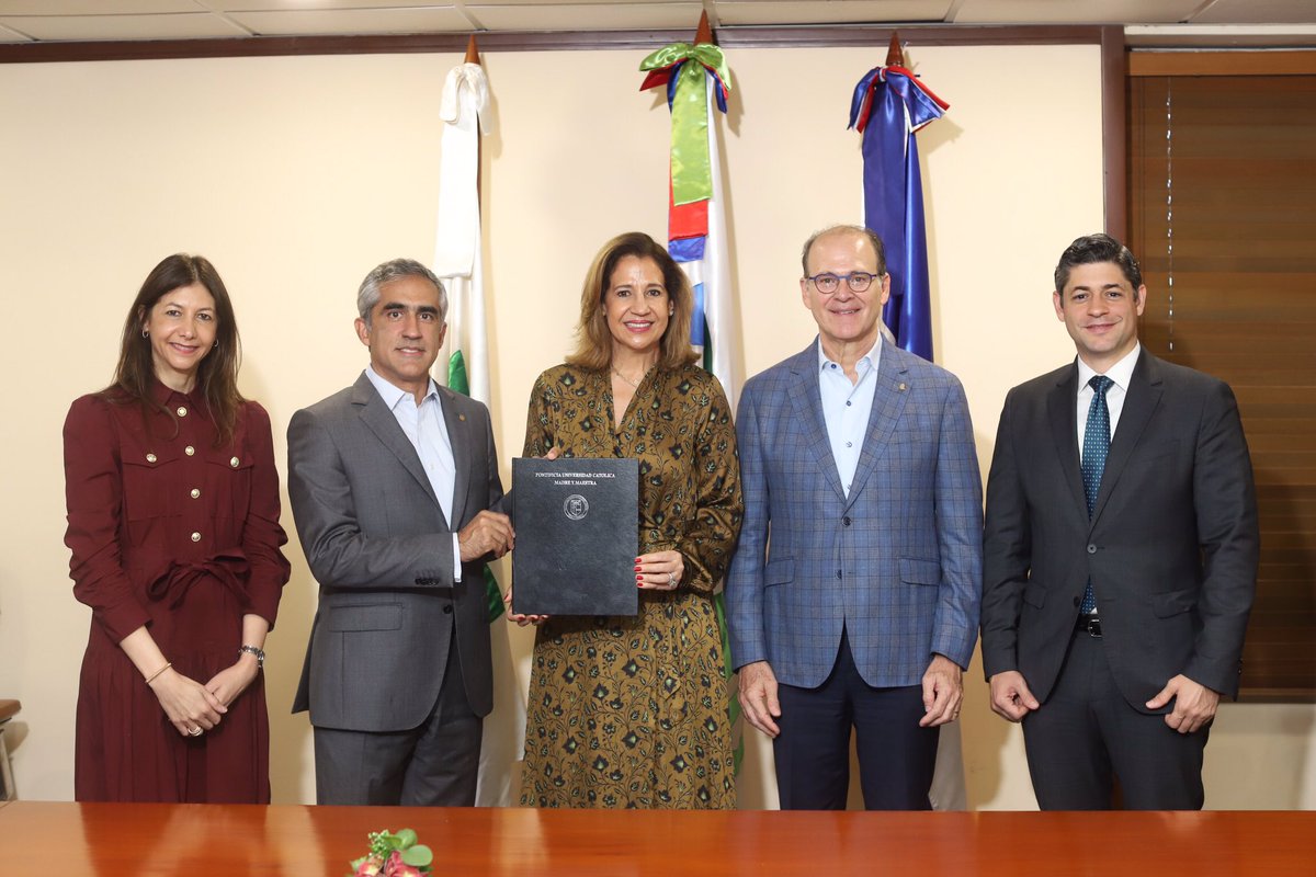 Fundación Madre y Maestra tweet media
