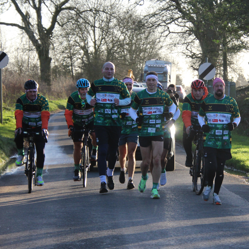 EnglandRugby's tweet photo. This guy… ❤️

England assistant coach Kevin Sinfield is running 230 miles in seven days as he continues to raise money for MND charities 🙌

On Friday, running from Northampton to Leicester, the England assistant coach was joined by head coach Steve Borthwick 🏃

Donate now 👇