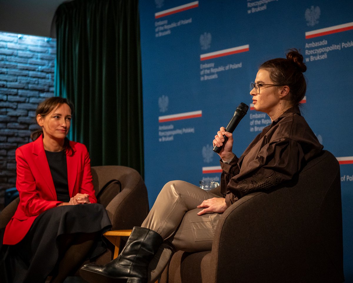 PLinBelgium's tweet photo. Over the past days, we hosted inspiring 🇵🇱authors with the Brussels Polish Women’s Club #BeKaP!
Karolina Wasielewska spoke on women breaking barriers in tech & football.
Jacek Hugo-Bader shared stories of extraordinary people & challenges in reporting.
📸 Kinga Majewska https://t.co/Mb85Y7W3l6