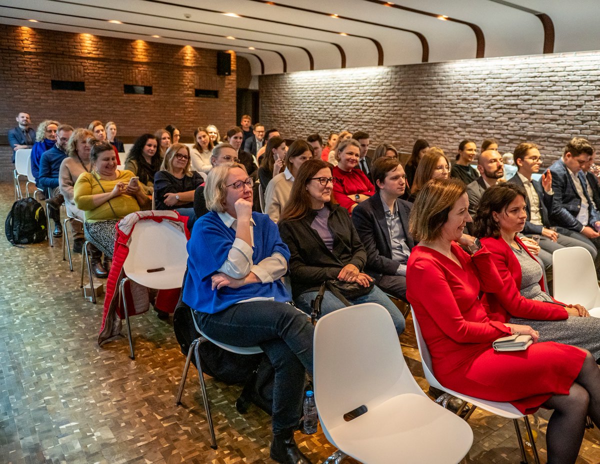 PLinBelgium's tweet photo. Over the past days, we hosted inspiring 🇵🇱authors with the Brussels Polish Women’s Club #BeKaP!
Karolina Wasielewska spoke on women breaking barriers in tech & football.
Jacek Hugo-Bader shared stories of extraordinary people & challenges in reporting.
📸 Kinga Majewska https://t.co/Mb85Y7W3l6