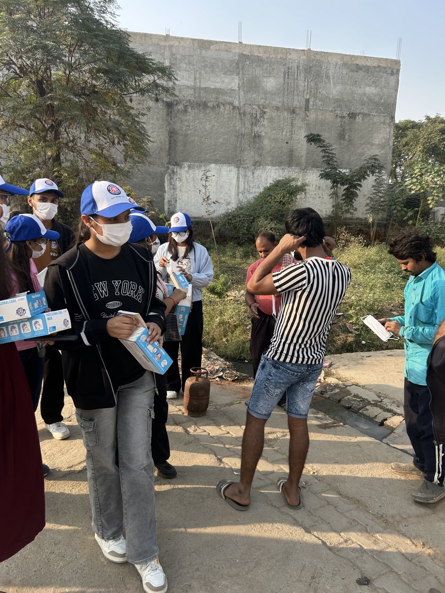 nss_bu's tweet photo. Spreading awareness and safety in Rampur village!🌟
NSS volunteers took the initiative to distribute masks, ensuring protection for all while educating the community about health and hygiene. Small steps lead to big changes. Together, we care and uplift!✨
#NSS #MaskDistribution https://t.co/q6k1dIHncj