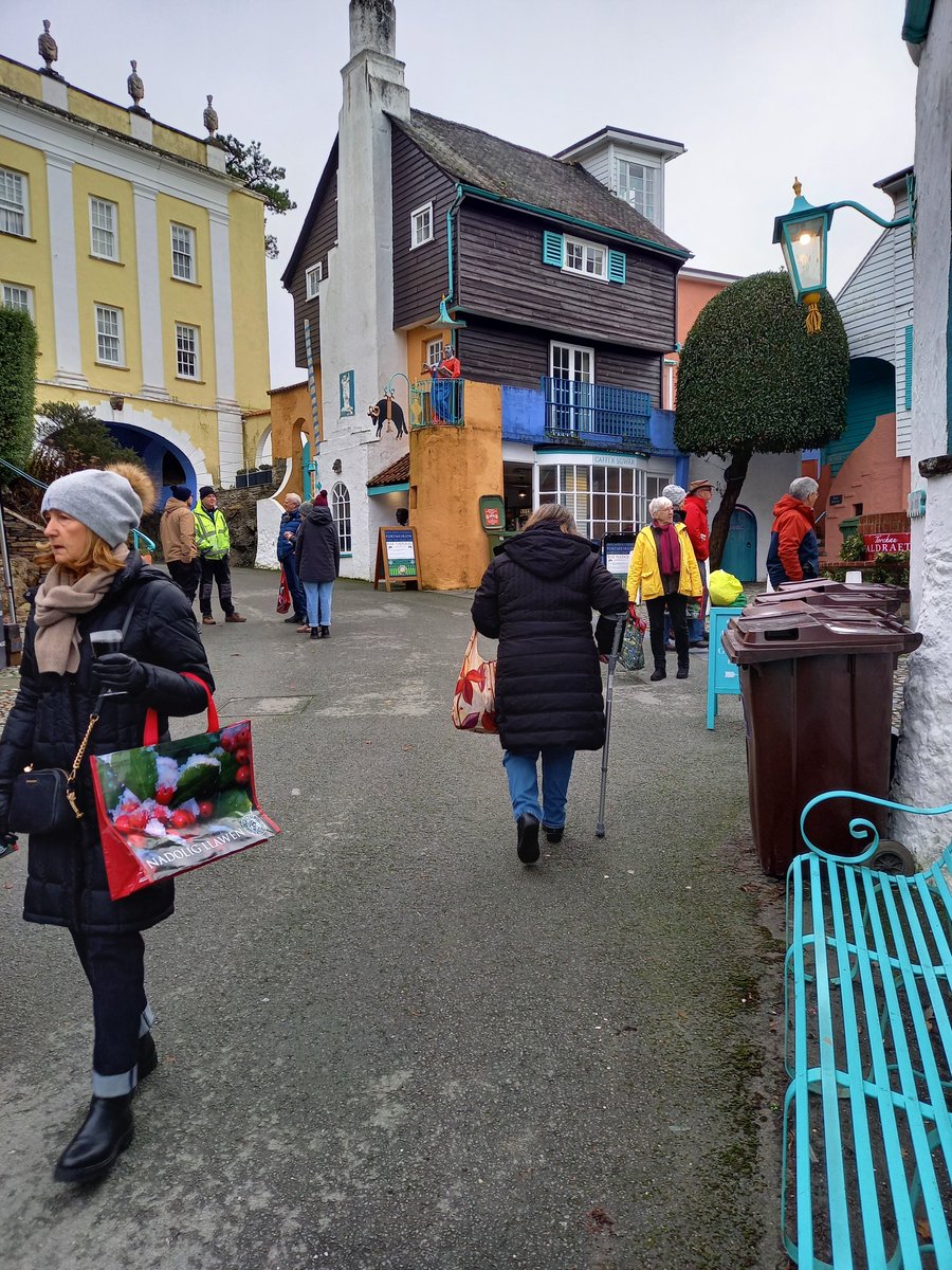 NigelGroves5's tweet photo. Portmeirion Food and Craft Fair https://t.co/6ryXUnp7P8