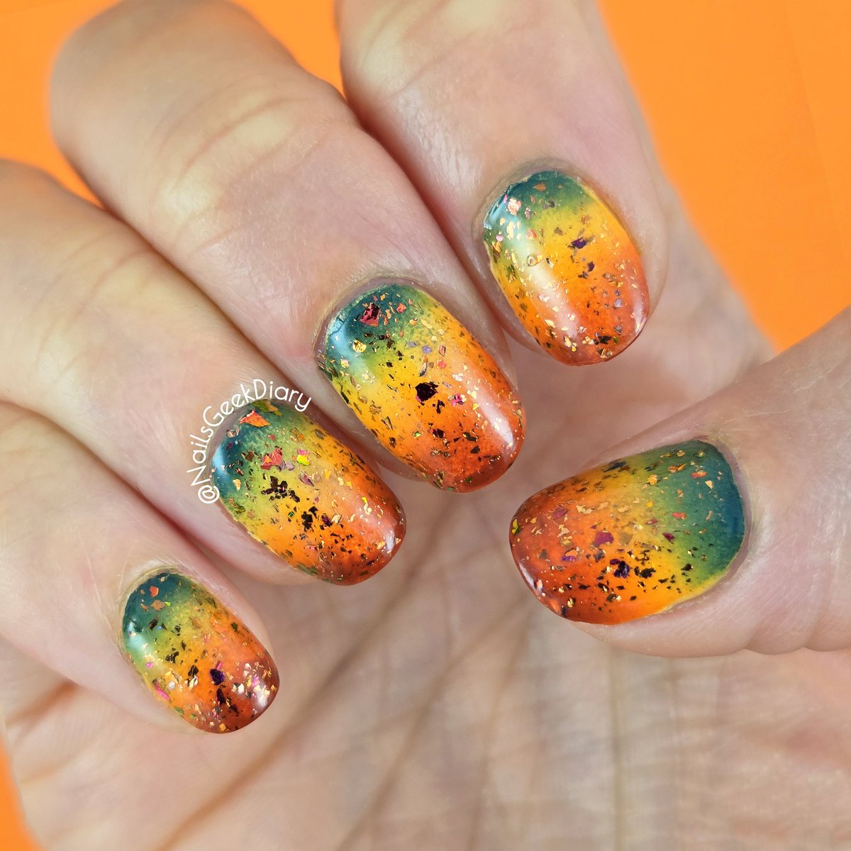 NailsGeekDiary's tweet image. Heya! Herewith another gradient.
It’s so fun and satisfying to do a good gradient. Thanks to the hosts @becca.nails.it. , @sugarcoat_it_nailart_by_sam , &amp;amp; @skull_lover_nails ! Happy nail painting! 💅🏼 💗
 #handpaintenailart #gradientnailart #fallmani #fallcolors #fallgradient