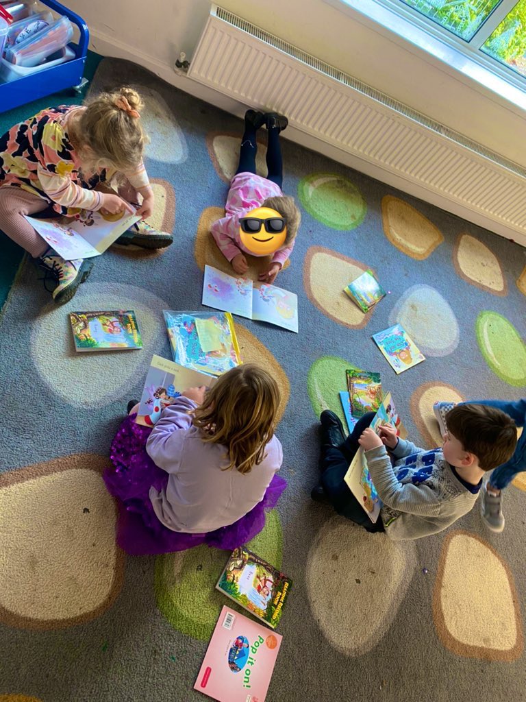 GreenClassBPEF's tweet photo. Green Class are thoroughly enjoying our reading sessions. We are now beginning to independently decode our books using all our wonderful phonics!📚🤩

Happy reading over the weekend!✨

@LettersSounds @HarperCollinsCh https://t.co/WkNHcqpYOL