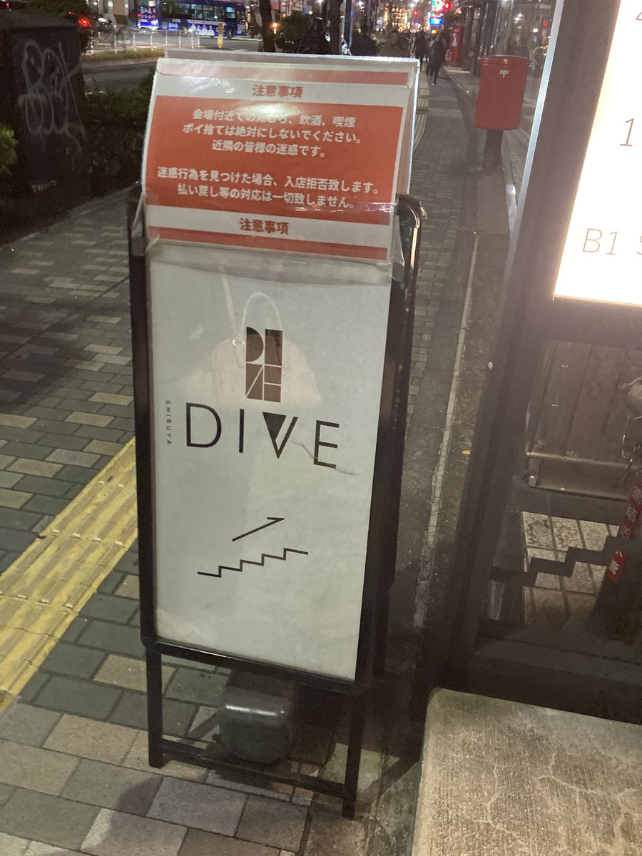 R_2_C's tweet photo. いつでも前を向いて突っ走ってきて、これからも突っ走っていくんだと思うのよ。

20周年おめでとう🎊🎉
良い夜だったー♪ https://t.co/teRsWwoKKe