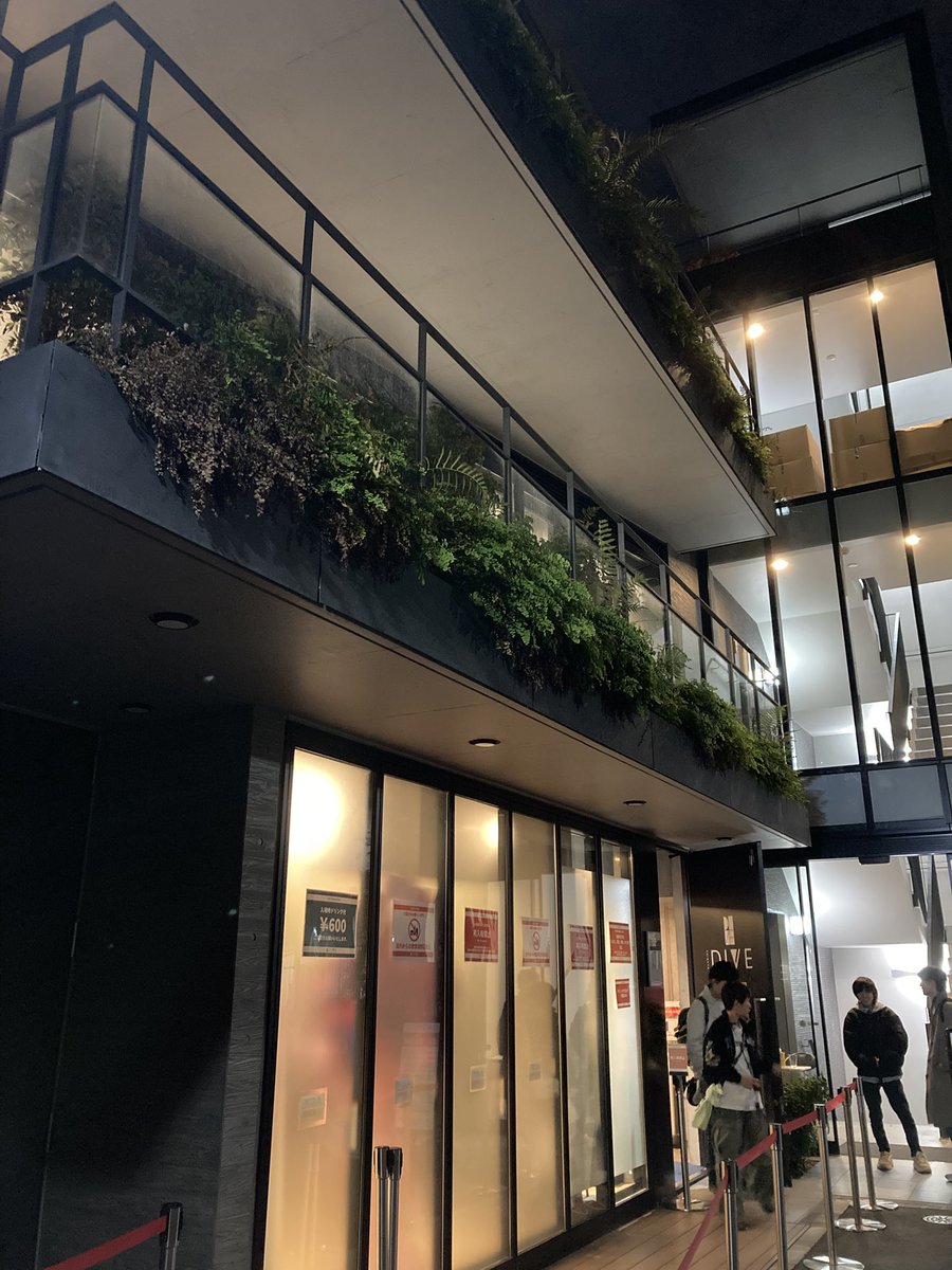 R_2_C's tweet photo. いつでも前を向いて突っ走ってきて、これからも突っ走っていくんだと思うのよ。

20周年おめでとう🎊🎉
良い夜だったー♪ https://t.co/teRsWwoKKe