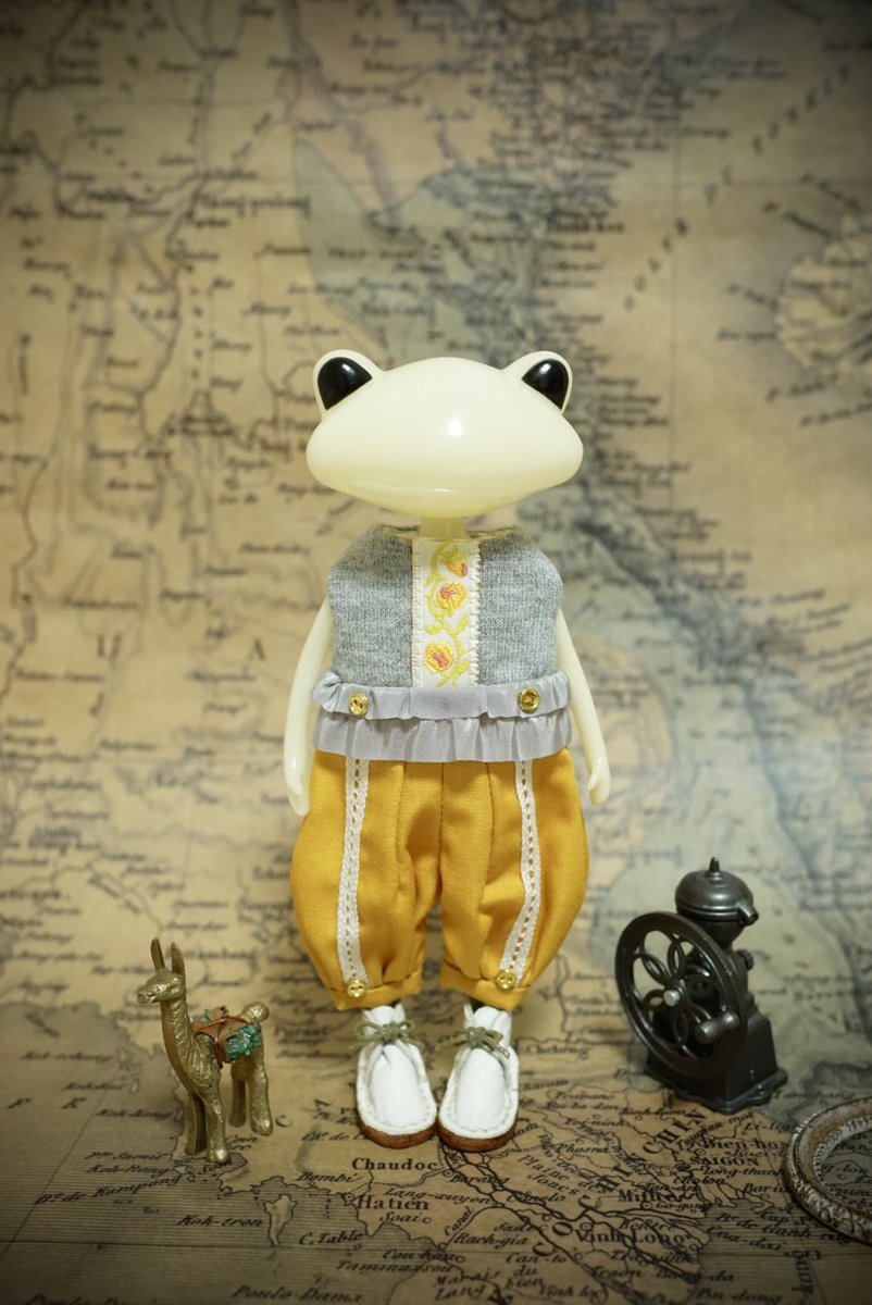 ワンダショップさんで開催中のきのこまつりに送れての納品となりましたが参加させていただきます🙇‍♀️
「オモイデノイロヲ纏ってススム旅セット」です。
私が大好きな色を詰め込んでとんがり頭巾のコクーンコートに仕上げました。
ロンパースもかわいく出来たと思います。
 #ワンダーフロッグ