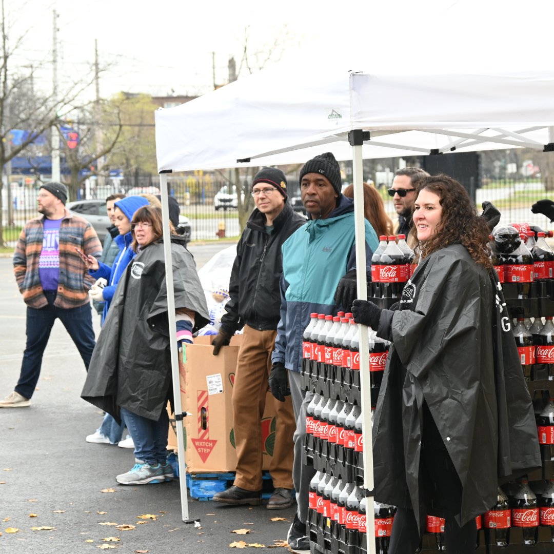 We would like to thank Higher Hopes for joining us at Focus: HOPE for another successful Thanksgiving giveaway! Higher Hopes joined us last week for a drive that provided families with food, blankets and cold weather items for the holidays.

#give #community #focushope