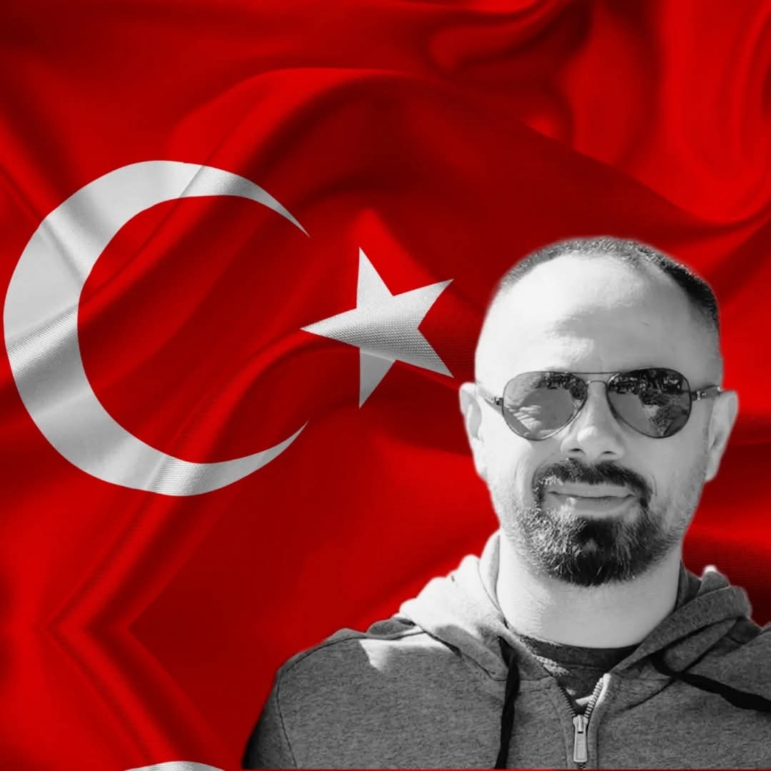 İlçemizde  20.11.2024 tarihinde silahlı kavga ihbarına müdahale esnasında yaralanan ve tedavi gördüğü hastanede şehit olan Polis Memurumuz Mehmet TOZUN'un ailesine ve yakınlarına Yüce Allah'tan sabır diliyoruz. Rabbim Şehitlik Makamında Efendimize komşu eylesin. Başımız sağ olsun