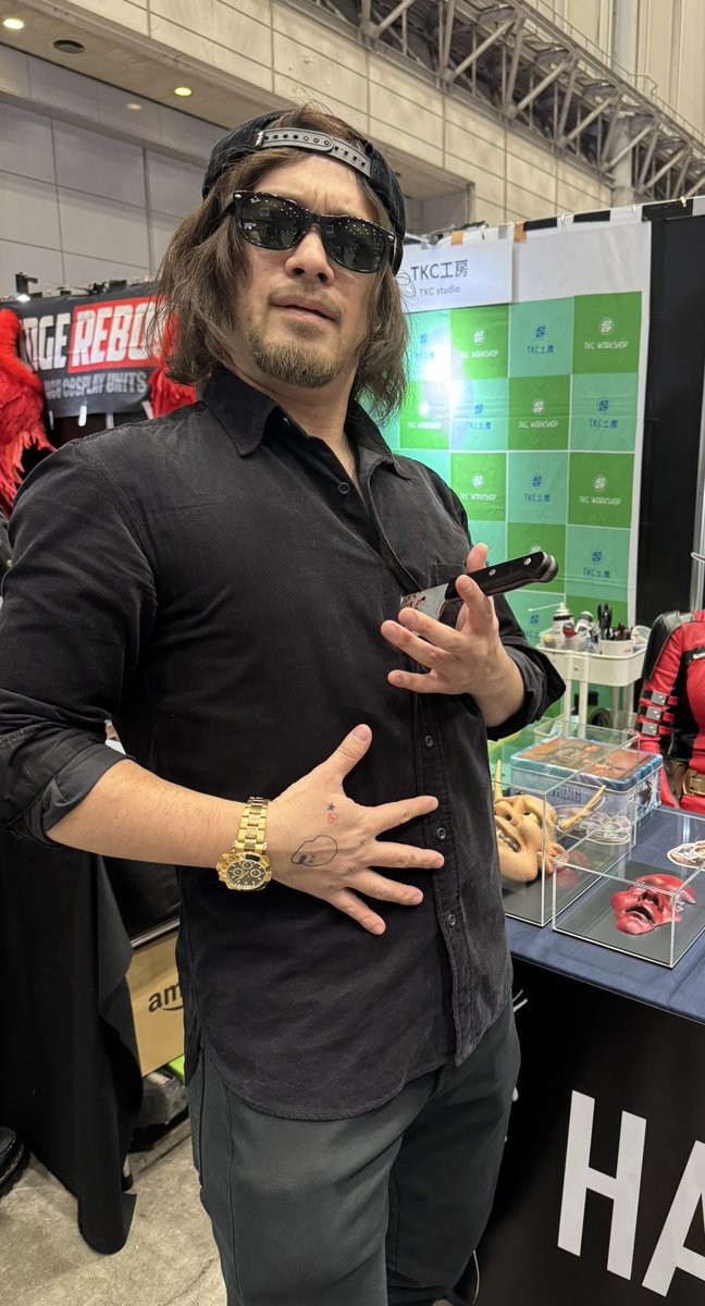 daryl_cosplay's tweet photo. HANNYAブースにて😎👍

監督のデニスと📸（@DenDensetsu ）

#HANNYA #東京コミコン2024 #tcc2024 https://t.co/nl9E95Db0Z