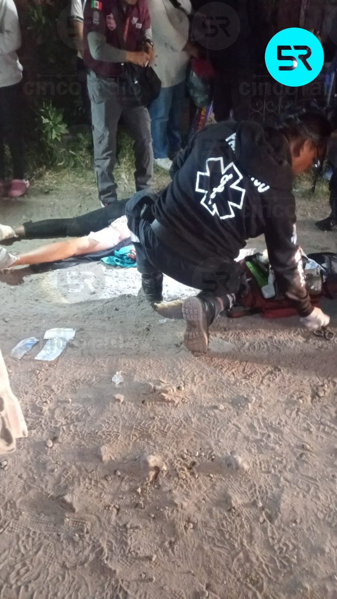 laredcincoradio's tweet photo. 🔫 || Una mujer fue atacada con al menos 8 balazos luego de resistirse a un asalto en la colonia Agua Santa, en la junta auxiliar de San Salvador Chachapa. Los agresores, quienes iban en una motocicleta, intentaron despojarla de sus pertenencias. #Amozoc #Seguridad #Violencia https://t.co/GX91jrcOuE