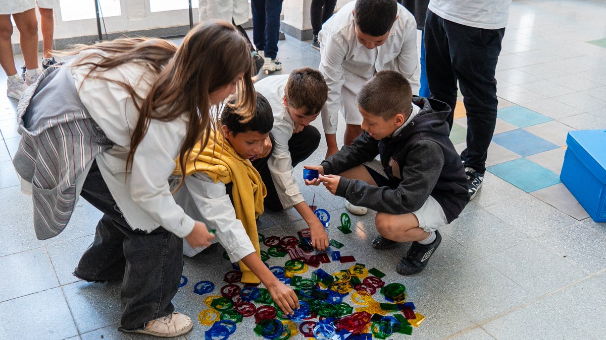 MVDParticipa's tweet photo. #MVDLAB dio cierre al Lab de niños/as del proyecto Ciudad para la Niñez y la Adolescencia.
Durante 2024, junto a alumnos/as de la escuela Nº117, se impulsaron espacios de participación activa de la infancia, un desafío urgente para construir ciudades inclusivas y seguras. 🫂 https://t.co/ti6rfJN9J3