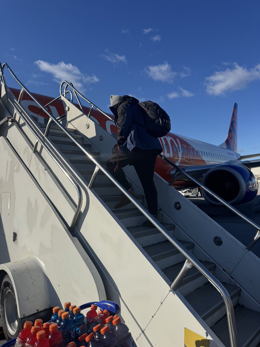 FB | Nothing but clear skies as we embark on our ✈️ to Minnesota for @ncaadiii Round Three at St. John’s! Best of luck fellas!

#ALLIN x #GOSUSQU x SURIVERHAWKS.COM #d3fb
