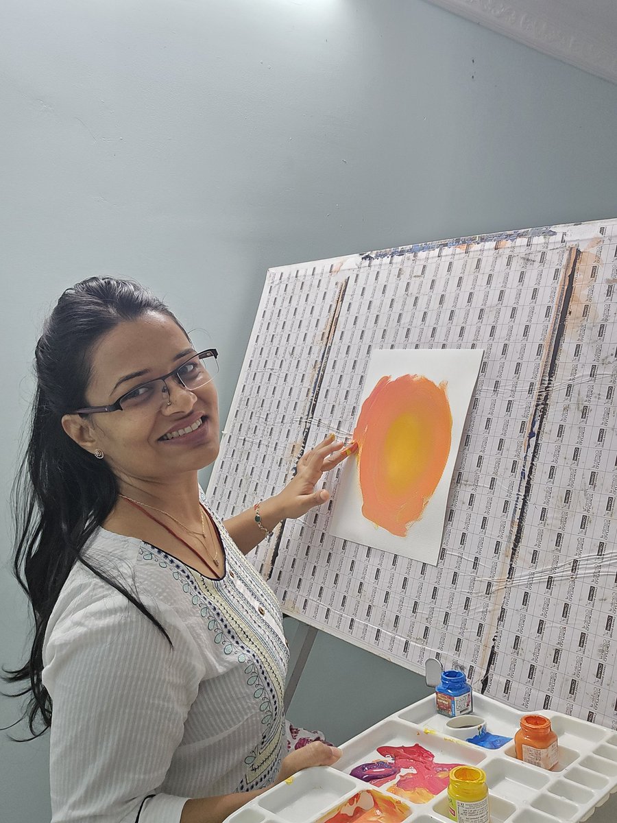 devjani_bhuyan's tweet photo. Meditating with colours...
#funwithcolours https://t.co/B8C0JSMCg1