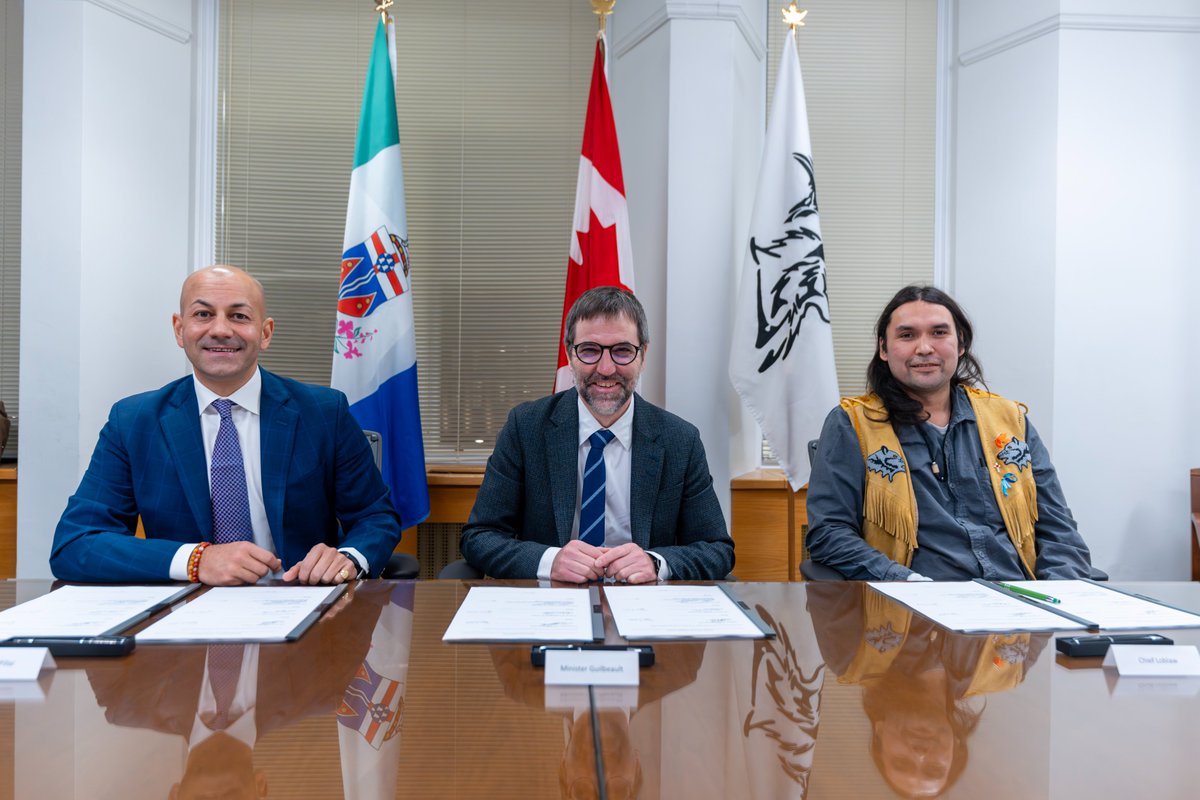 yukongov's tweet photo. Representatives of Ross River Dena Council, the Government of Yukon, and Parks Canada sign a Memorandum of Understanding to explore feasibility of potentially establishing a new protected area in the Yukon. Read more: https://t.co/jjKulNFRj1

 #GC @ParksCanada @GCIndigenous  @GovCanNorth