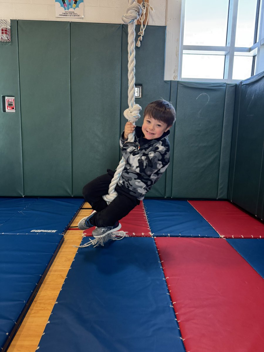 AMKelly7292's tweet photo. Just hanging around on this chilly Friday!!! @holmesroadtweet @GreeceCentral @GCSDsuper https://t.co/ViIWQffZ9O