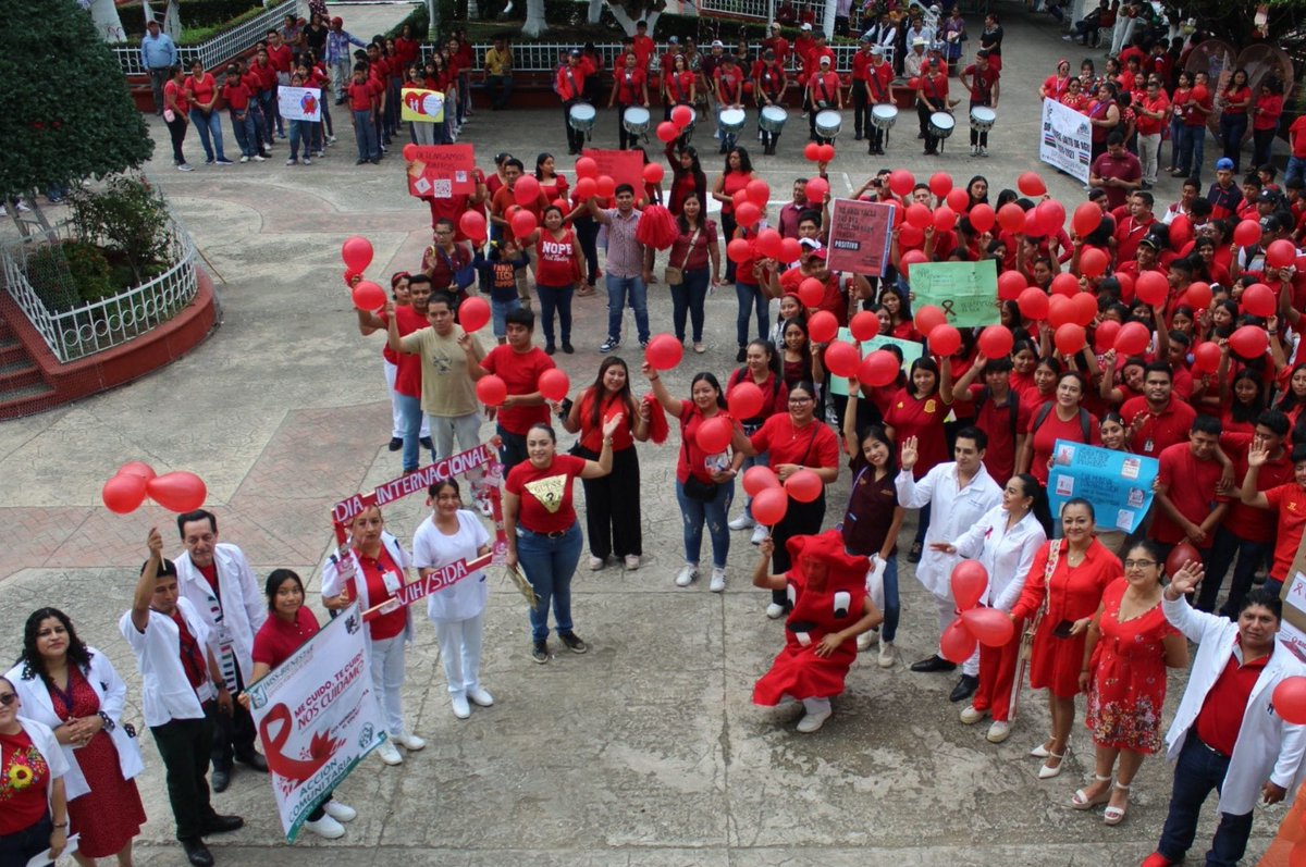CECyT 16 de Salto de Agua participa en Caravana de Salud por el Día Mundial de la Lucha contra el SIDA. Estudiantes y docentes desfilaron junto al personal del Hospital Básico Comunitario.