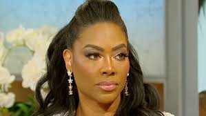 TXDNETWORK's tweet photo. Former "Real Housewives of Atlanta" star Kenya Moore gushes over Trevor Noah, calling him "funny, smart, successful, and woke." 📷 Could this be a match made in the stars or just a light-hearted confession? 📷 #KenyaMoore #TrevorNoah #CelebrityCrush https://t.co/9LA2MfuRcq