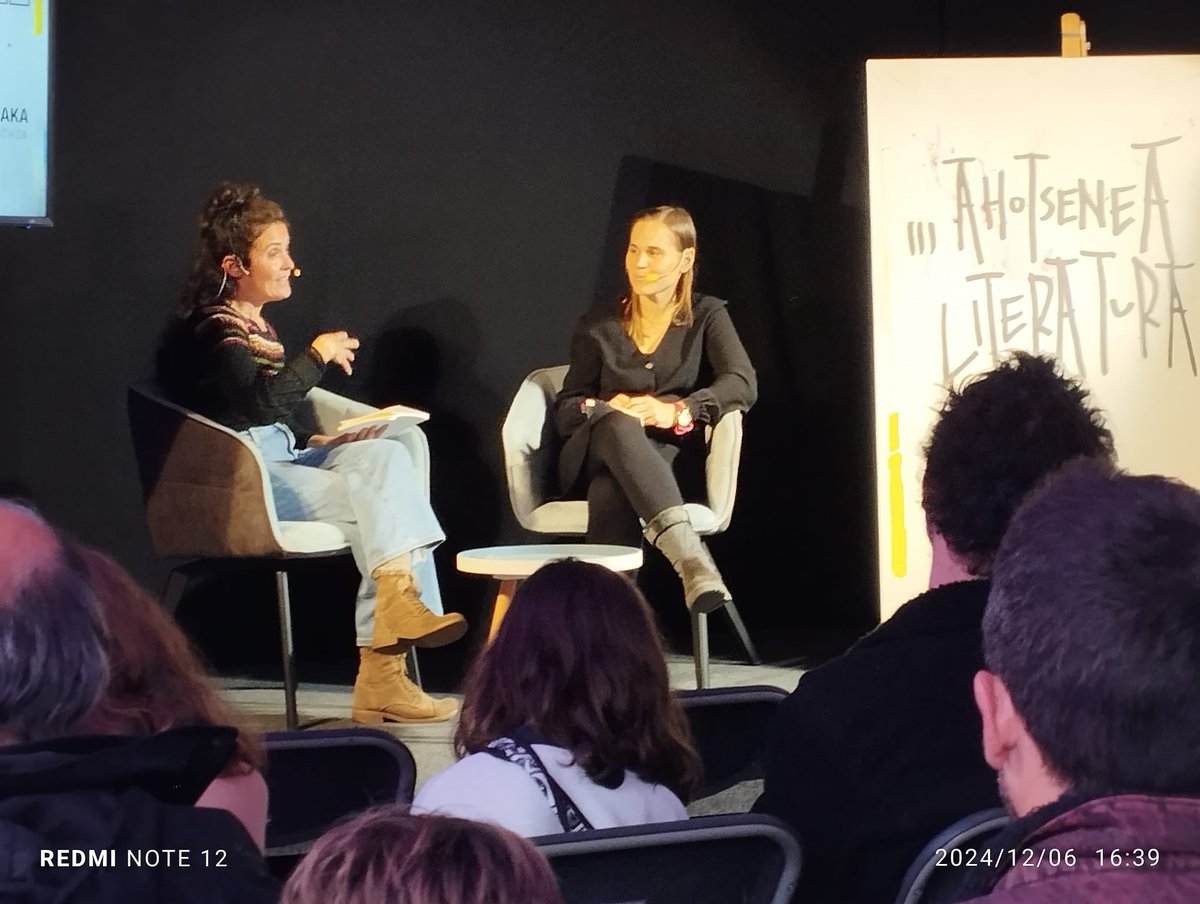 #DA59 | Oihane Jakak “Itsaso amniotikoa” liburua aurkeztu du eta aurkezle lanetan Estitxu Fernandez aritu da.

#DA59 #Ahotsenea #HartzeaEmateaDa #OihaneJaka #ItsasoAmniotikoa #EstitxuFernandez
<a href="/ElkarArgitaletx/">Elkar Argitaletxea</a> <a href="/durangokoazoka/">Durangoko Azoka</a>