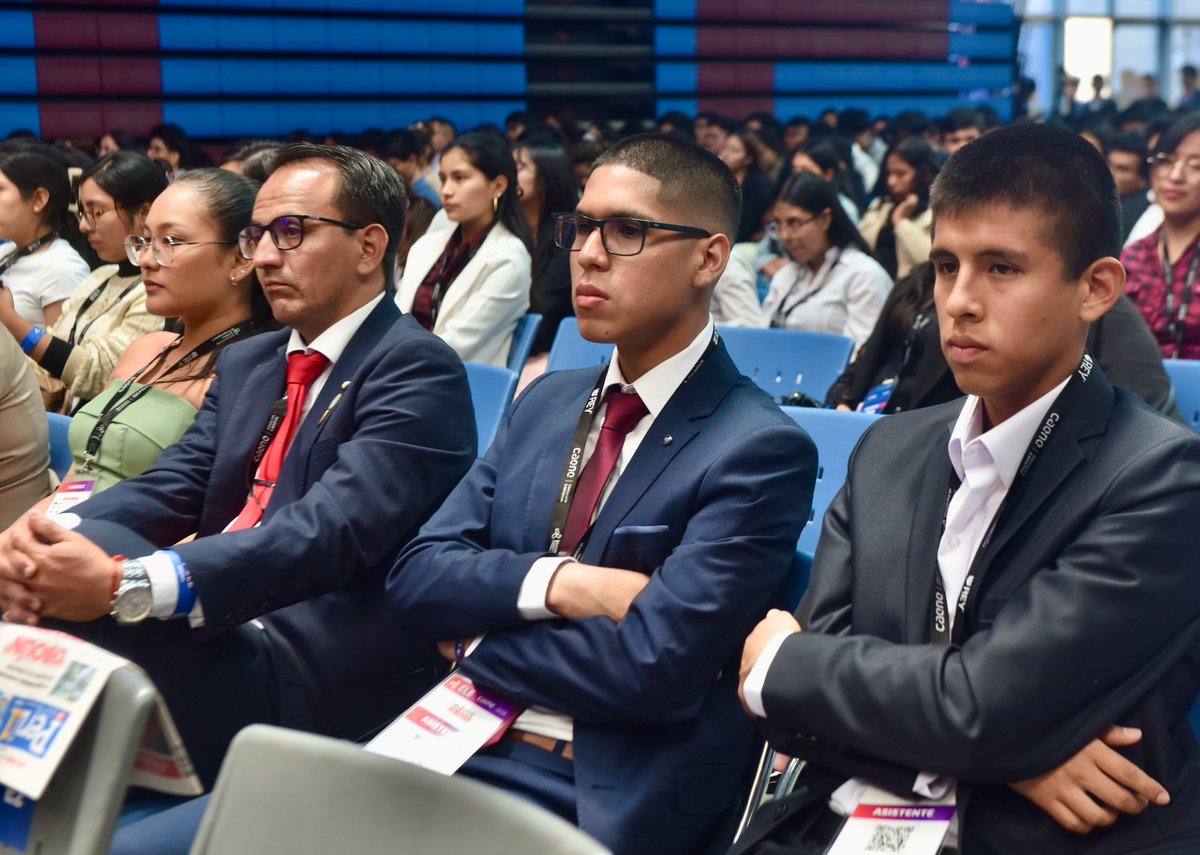 peru21noticias's tweet photo. 🤗 CAENE: Encuentro de Líderes Empresariales finaliza hoy

Se lleva a cabo en el Polideportivo de la Pontificia Universidad Católica.

📌Más información en nuestra web: https://t.co/43QpuLsB8e

#CAENE #Educación #Liderazgo #JóvenesPeruanos https://t.co/Re5jcL9Olu