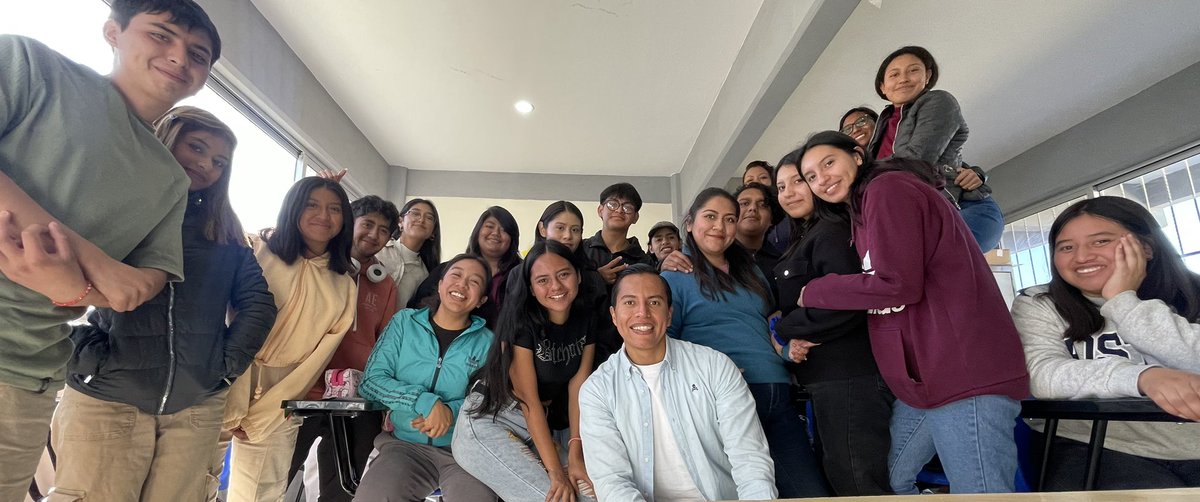 OmarMomoxM's tweet photo. ¡Cerramos semestre con gran satisfacción! Ha sido un honor compartir este camino con un grupo tan especial. Recuerden siempre seguir sus ideales y nunca traicionarlos. https://t.co/GbpJa1XnqE