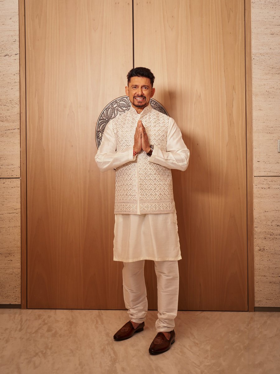 DoctorNene's tweet photo. About last night. ✨

We were very delighted to attend the Maharashtra's CM oath ceremony.
We wish @Dev_Fadnavis, @mieknathshinde, and @AjitPawarSpeaks luck for the future.

#maharashtra #maharashtracmo https://t.co/Z2XxqLs1uA