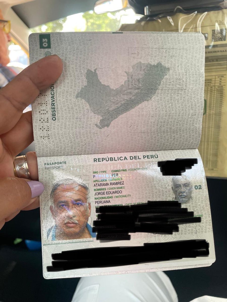 melissarfarfan's tweet photo. Twitter #Bucaramanga, necesito de sus RT.

Mi mamá se subió a un taxi, a eso de las 11:00 a.m., que acababa de dejar un pasajero en el Cacique y se encontró un pasaporte peruano. Seguramente está en la ciudad por los Juegos Sudamericanos Escolares. @CaracolBga @RCNBga https://t.co/CnTmumysxo