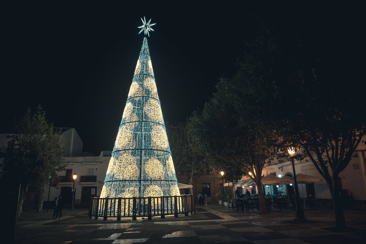 jmendezr19's tweet photo. Rota enamora en navidad 😍 https://t.co/o4G75e8UwB