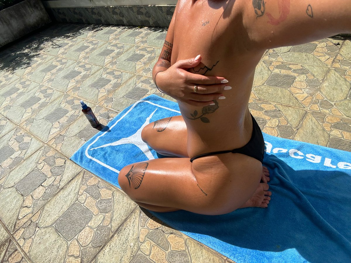 aikoreigns's tweet photo. Lil post work out sweat for you pitsuckers 🫴🏽💵 https://t.co/oMqkMoBQj1