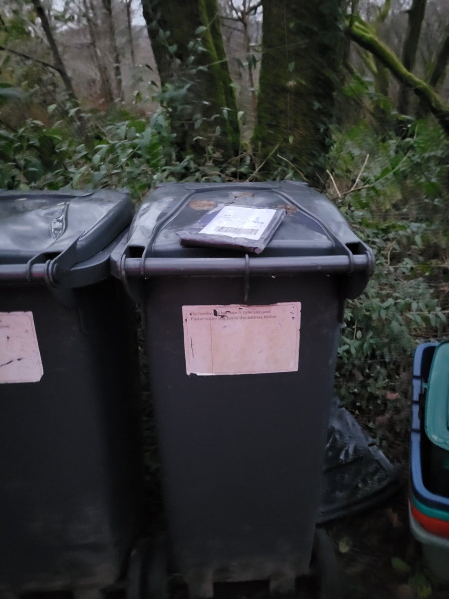 heatherdelo's tweet photo. @YodelOnline is this a suitable place to leave a parcel that was handed to customer? These bins are 200m from my address! https://t.co/5vC76yvNeh