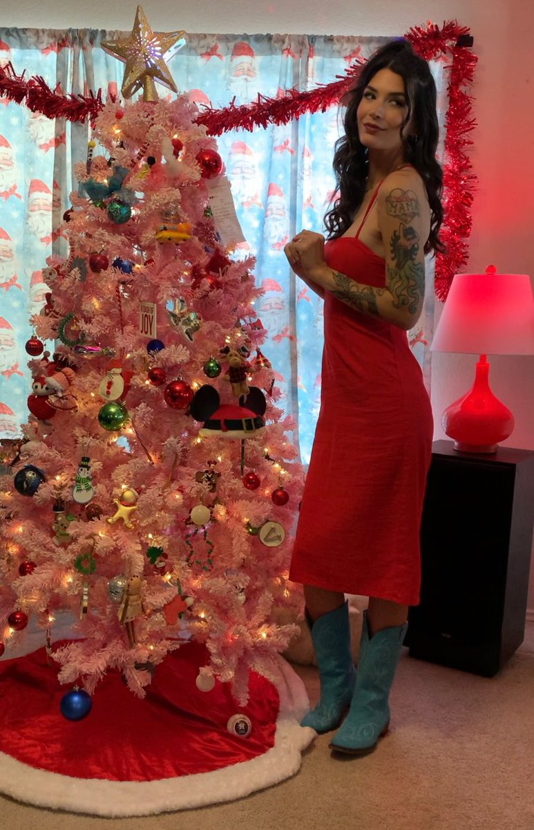 ChargeTheMoundx's tweet photo. I just know Martha May Whovier is SHOOK right now. ✨ https://t.co/ZS52L7gKR4