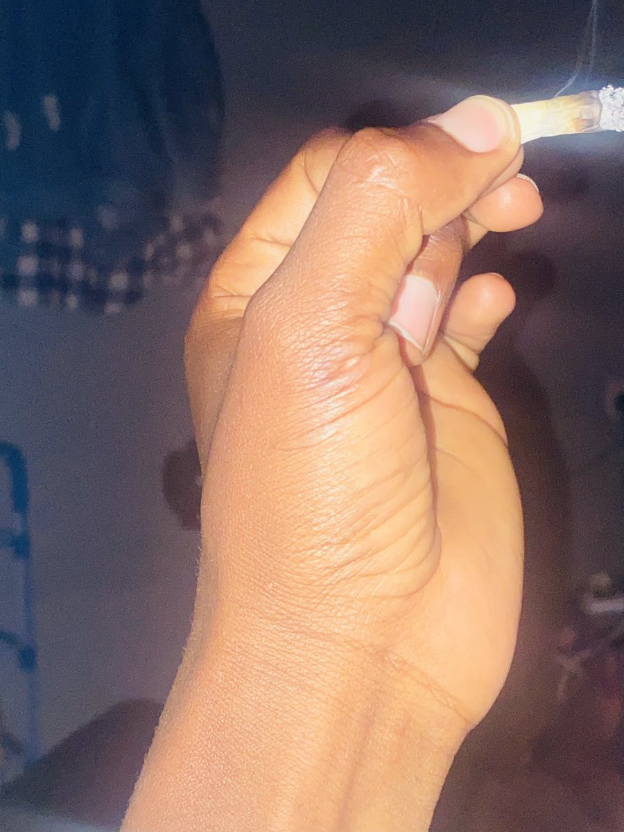 Ilibaki kidogo leo nisitoe kitu..

Uchumi ni Mgumu sana .💔🥲