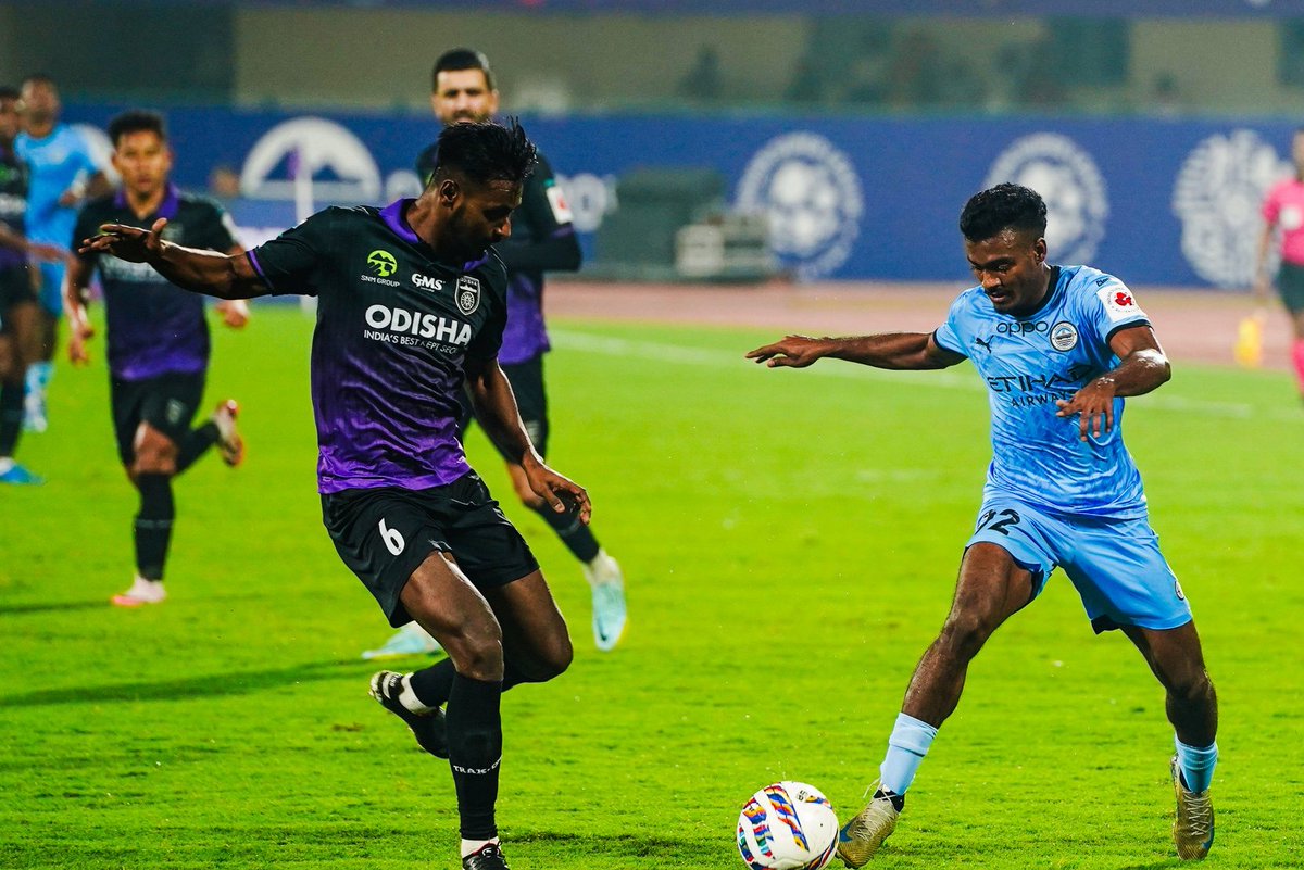 DAFootball_'s tweet photo. Odisha FC ๐ฃโซ and Mumbai City FC's ๐ต defense ๐ก๏ธ take center stage in a stalemate at the Kalinga Stadium in ISL ๐ฎ๐ณ
No Goals ๐
#IndianFootball #IndianSuperLeague #OFCMCFC #ISL #LetsFootball #OdishaFC #MumbaiCityFC #FootballDeva #AsianFootball #TheWorldSport #AsianLeagues https://t.co/bJ9IQXxzDd