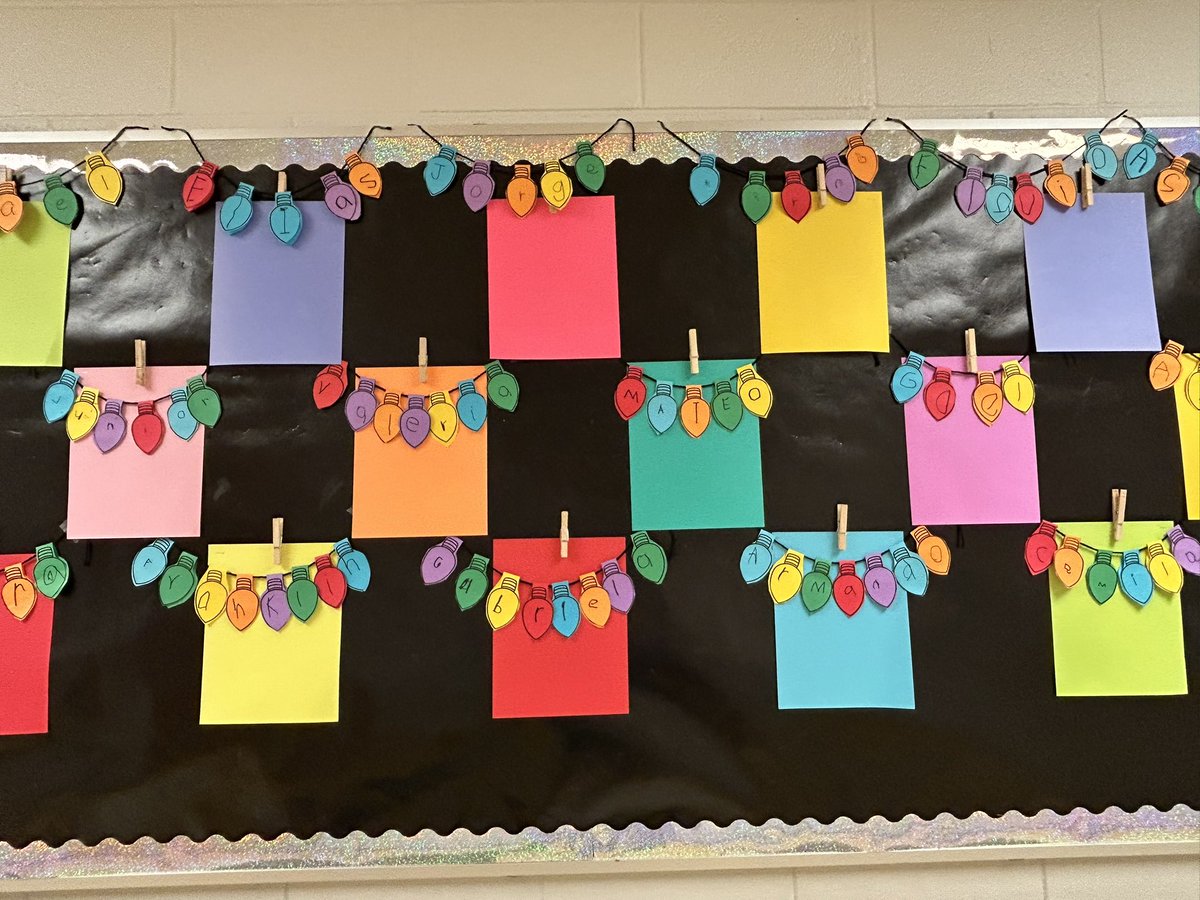 MsCortes__'s tweet photo. ur Christmas spirit is here in prek! Our lights are shining  so bright because it's our names! 🎄🍪 @jennmckee3 @ES_Farine https://t.co/BzZUbRVQ8M